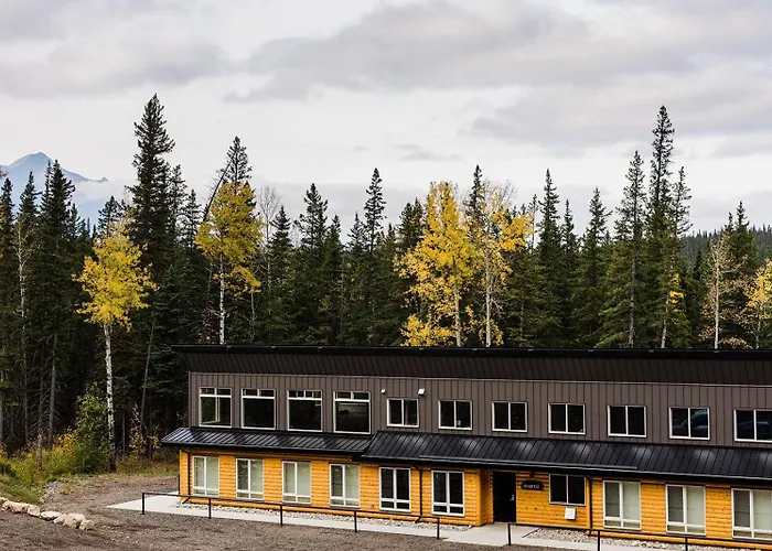 Jasper East Hostel - Near Jasper National Park East Gate Entrance